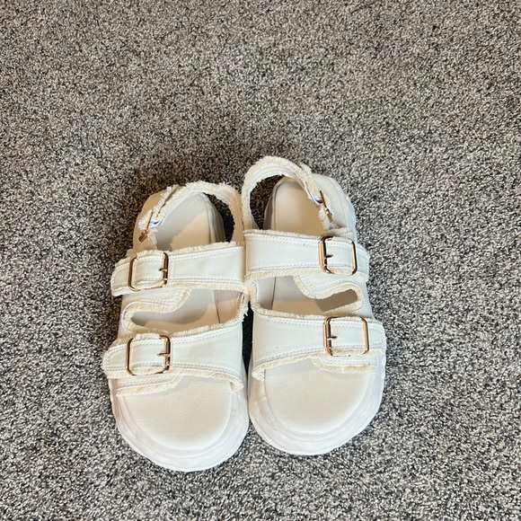 Women’s Double Strap Buckle Sandals‎ - Picture 3 of 5